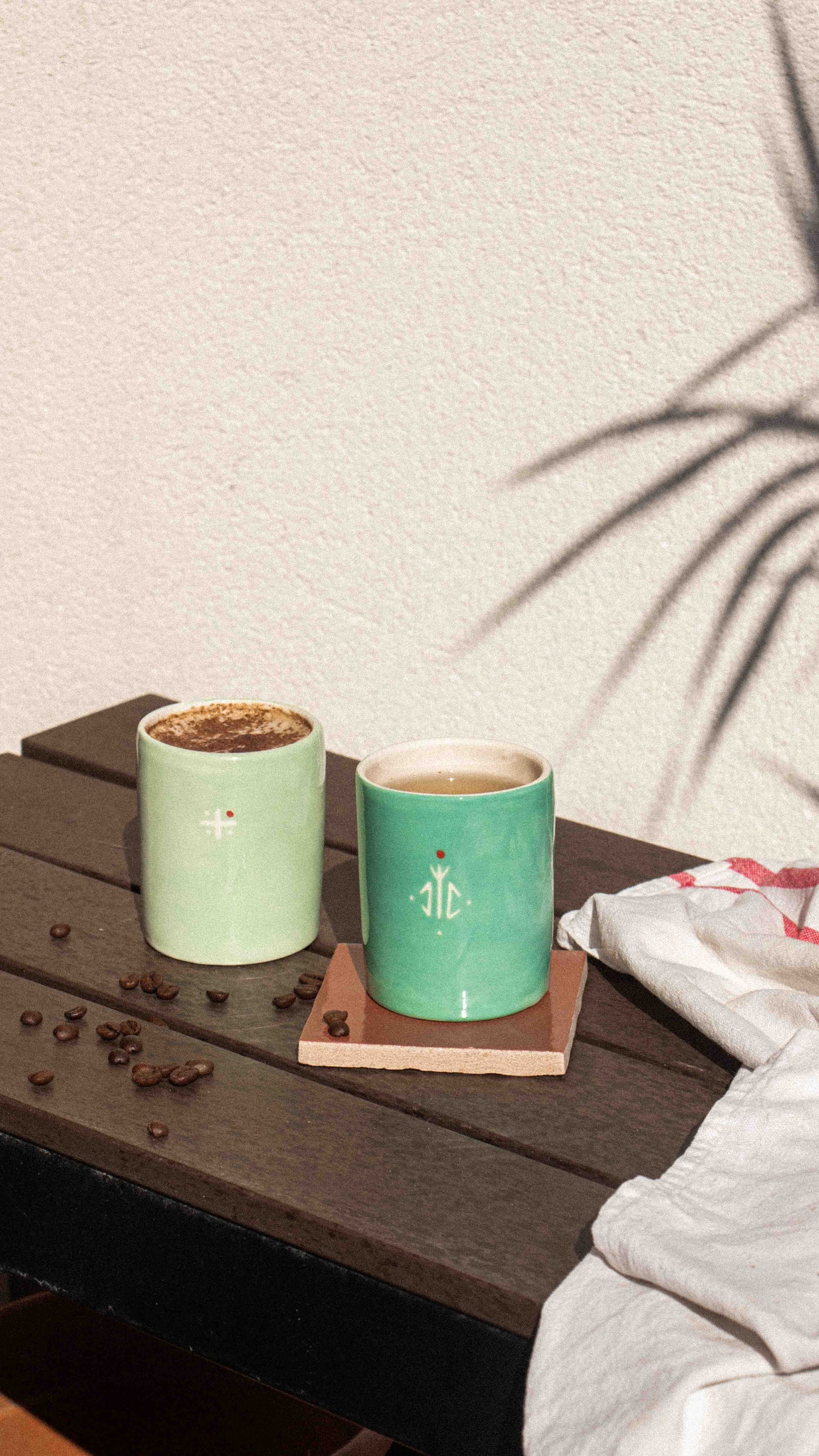 RIF - Mug en céramique artisanal vert amande