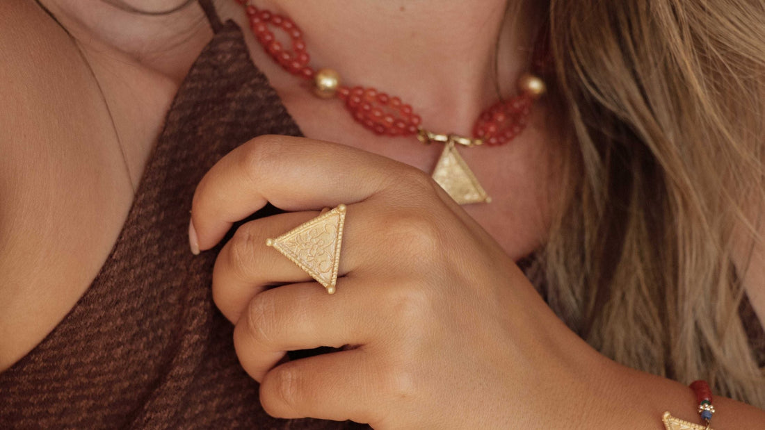 Les trois pépites du moment : notre collaboration de bijoux, une masterclass et une citation de Yasmina Khadra