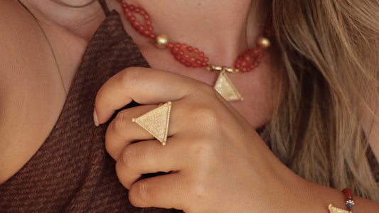 Les trois pépites du moment : notre collaboration de bijoux, une masterclass et une citation de Yasmina Khadra