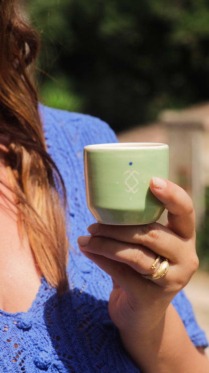 ALIKO - Tasse à expresso en céramique artisanale vert sauge